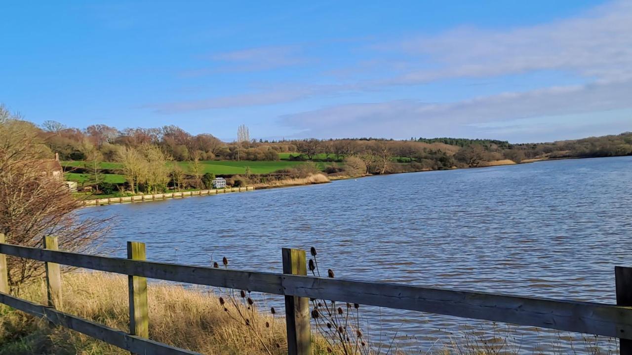 Sandown On The Creek Вуттон-Бридж Экстерьер фото